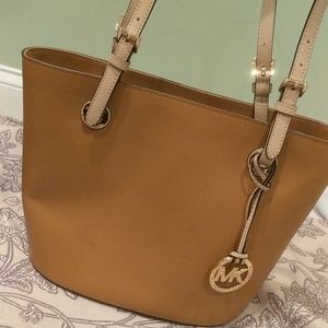 (FREE SHIPPING) Michael Kors Tote